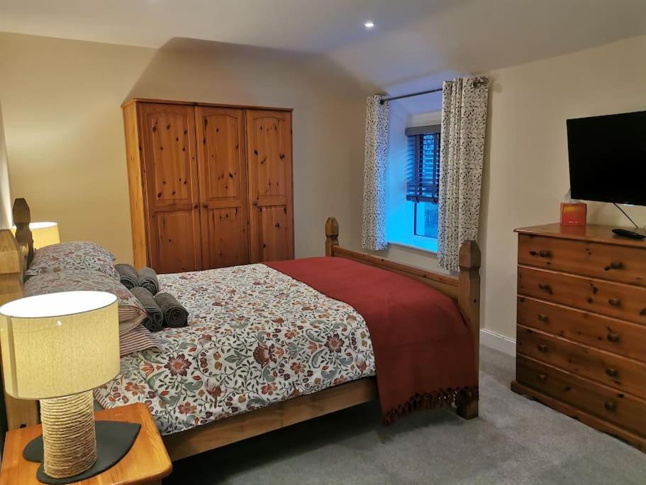 Cosy In A Quaint Village In North Devon. Holiday home *