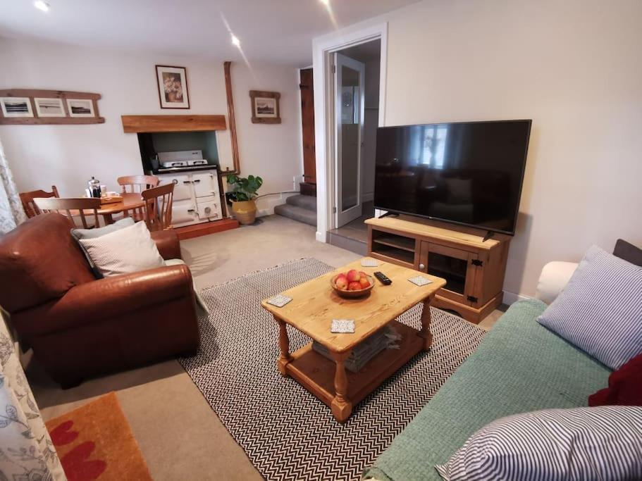 Cosy In A Quaint Village In North Devon. * Bideford
