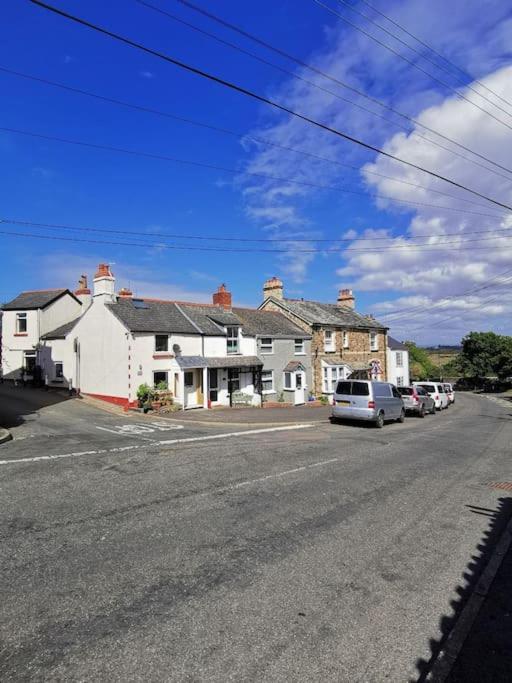 Cosy In A Quaint Village In North Devon. Holiday home Bideford