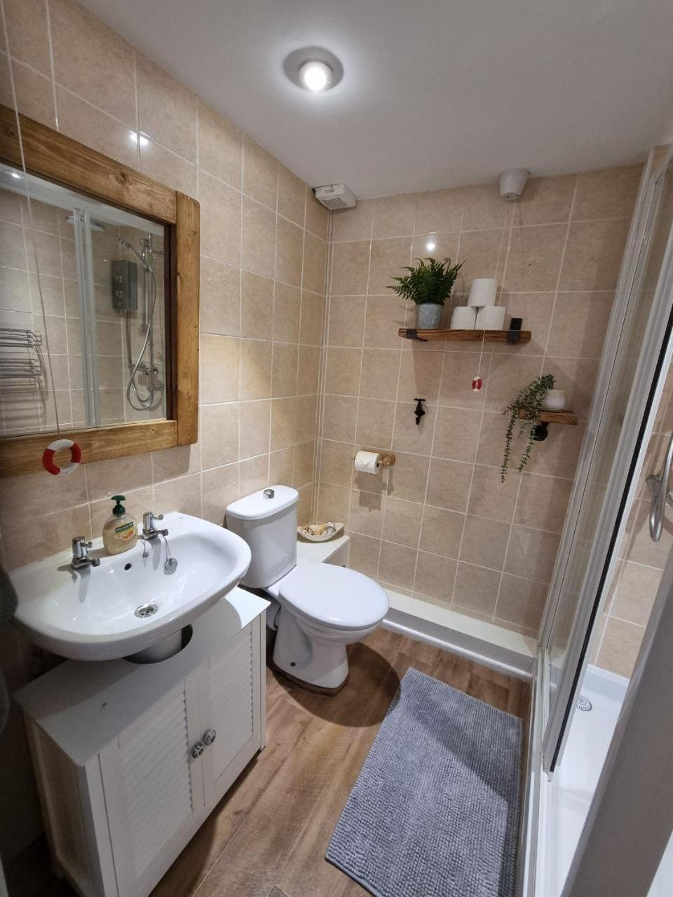 Cosy In A Quaint Village In North Devon. Holiday home Bideford