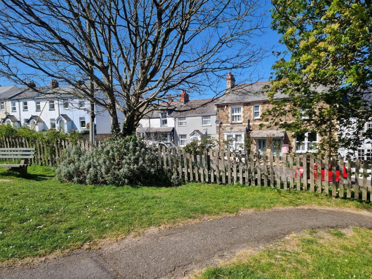 Cosy In A Quaint Village In North Devon. Holiday home