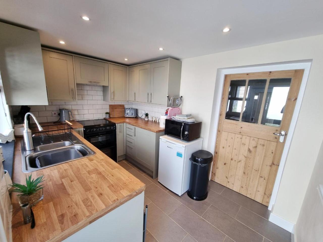 Cosy In A Quaint Village In North Devon. * Bideford
